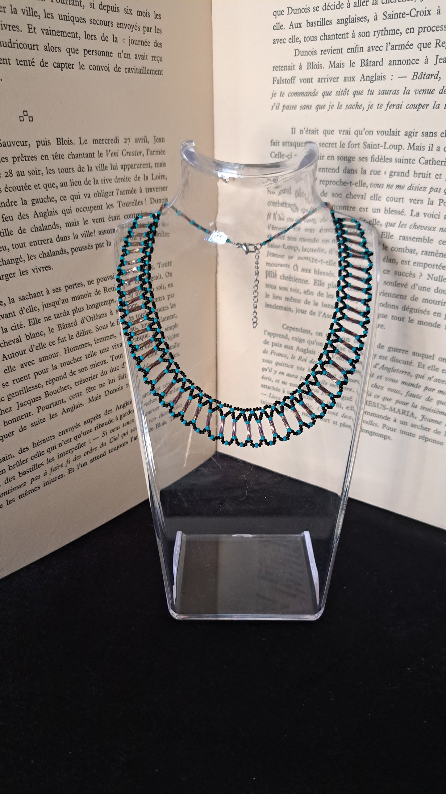 Le collier "Lia Mara - Princesse" en perles de verre aux couleurs noir, turquoise et bronze