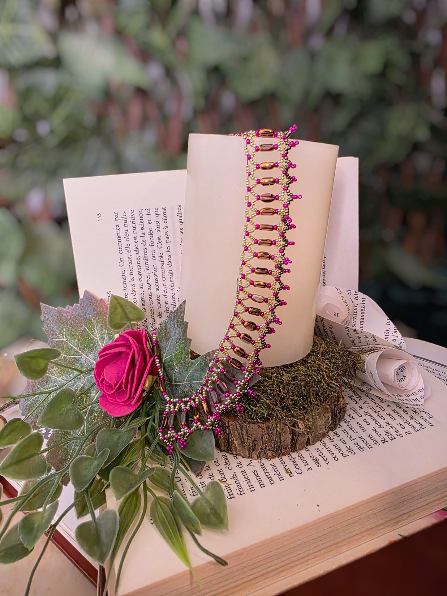 Le collier "Lia Mara - Reine" en perles de verre aux couleurs rose et vert