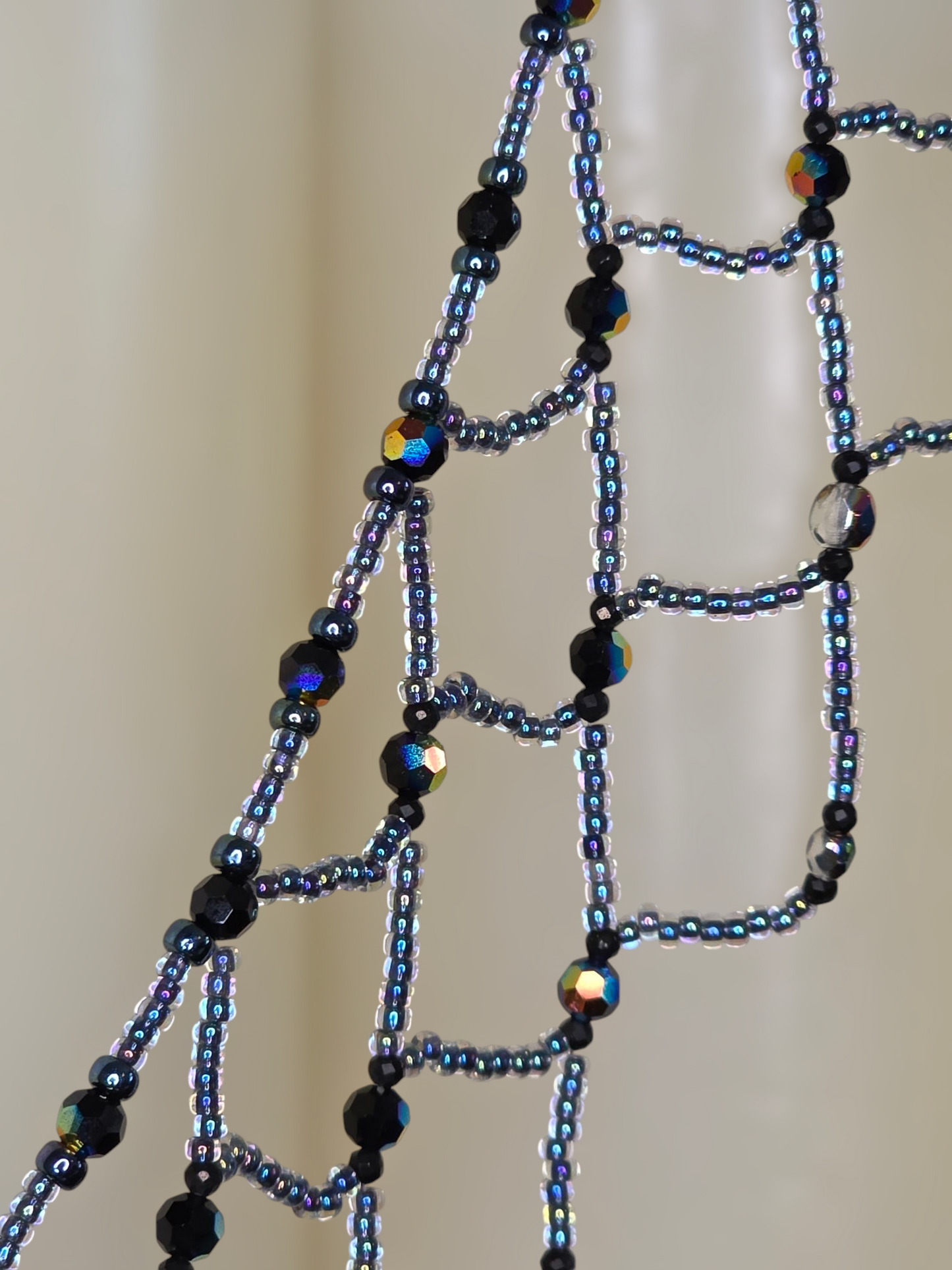 Le collier "Cécile" en perles de verre aux couleurs bleutés