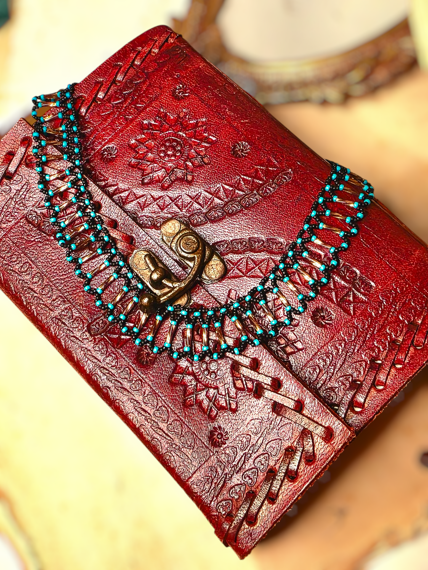 Le collier "Lia Mara - Princesse" en perles de verre aux couleurs noir, turquoise et bronze